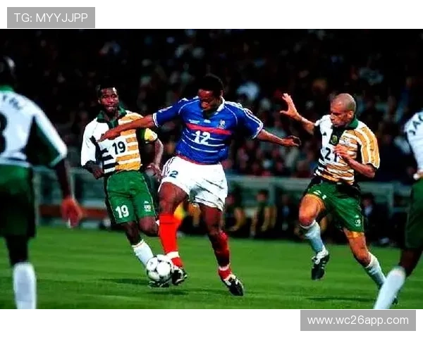 世界杯首个乌龙球的经典瞬间:球员失误成为比赛转折点 世界杯首个乌龙球的经典瞬间:球员失误成为比赛转折点